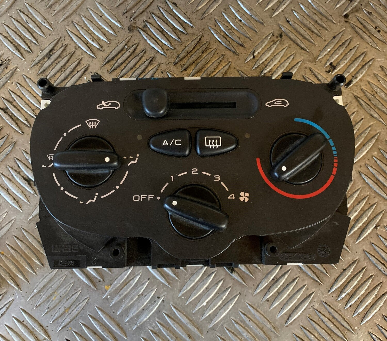 Peugeot 206 Varmeregulering Med OEM Nr. 6451VH Fra Peugeot Ophugger