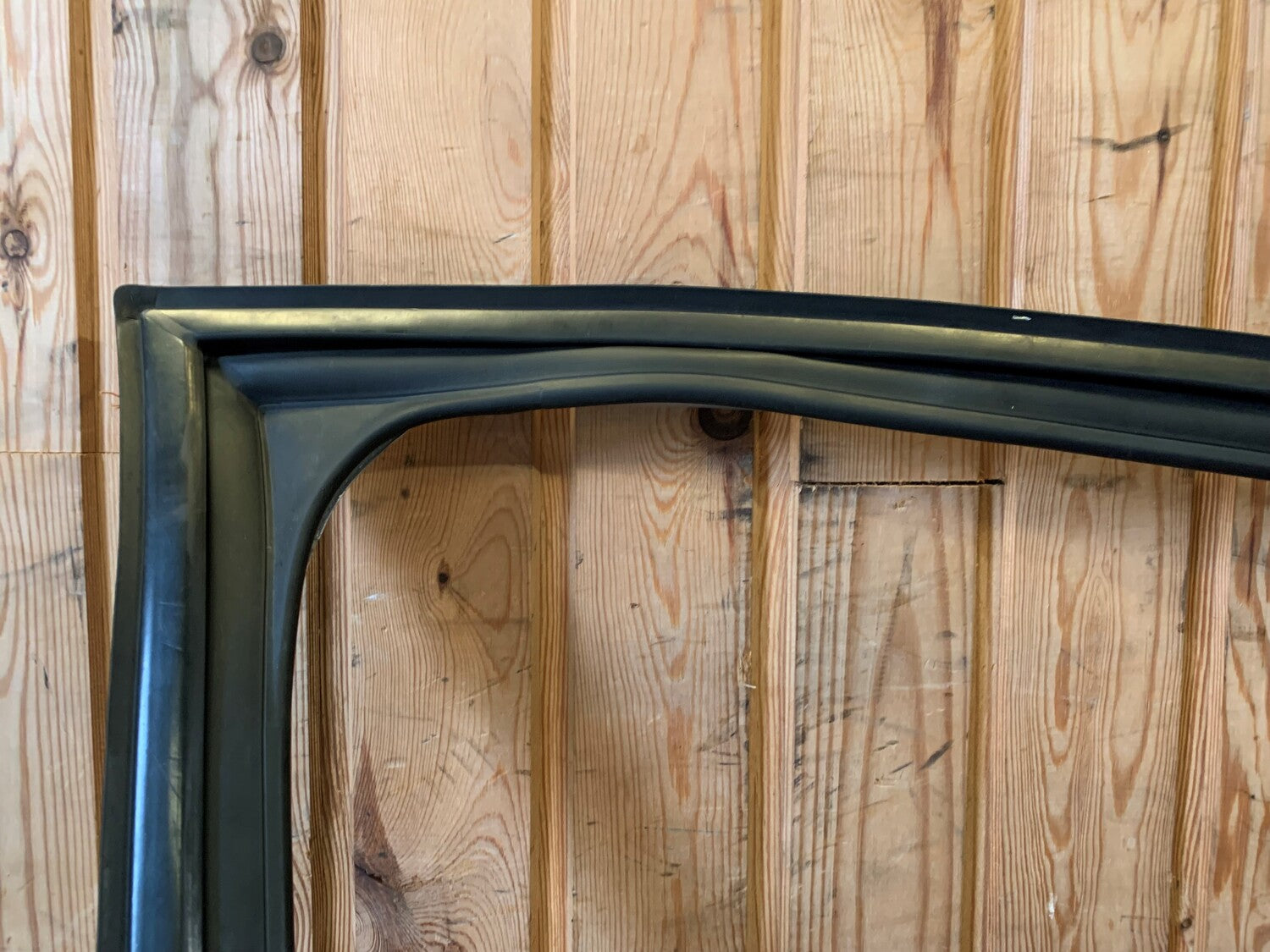 Skoda Fabia Fordør H Med OEM Nr. 6V0831052A Fra Skoda Ophugger