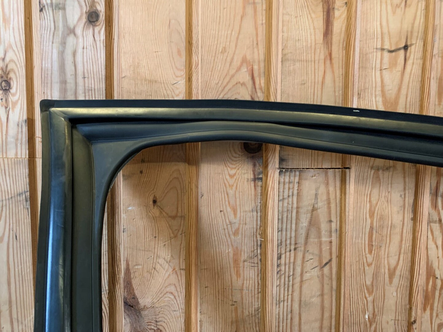 Skoda Fabia Fordør H Med OEM Nr. 6V0831056A Fra Skoda Ophugger