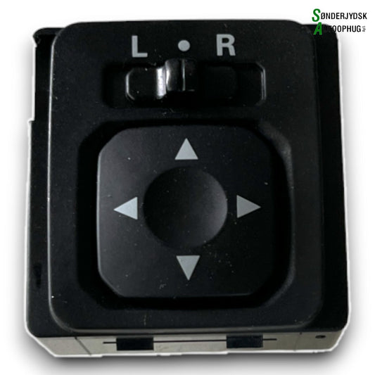 Mitsubishi Space Star Kontakt Sidespejl Med OEM Nr. 183570 Fra Mitsubishi Ophugger