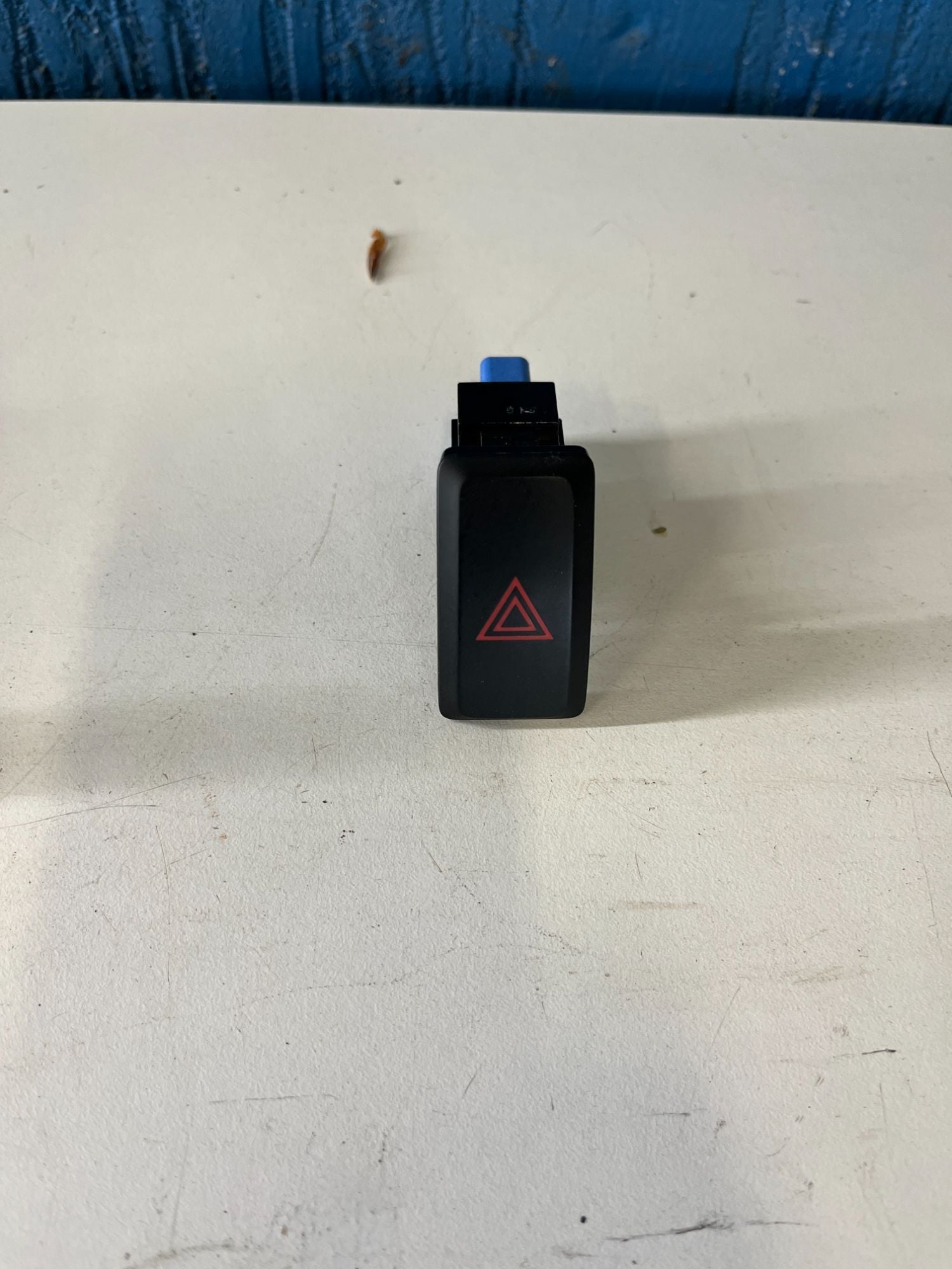 Mitsubishi Space Star Kontakt Katastrofe Med OEM Nr. 8614A132 Fra Mitsubishi Ophugger