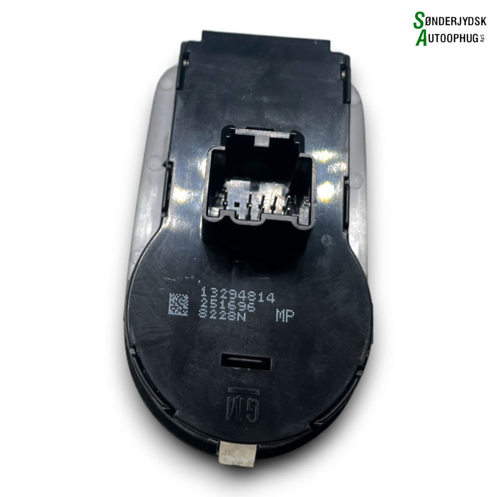 Opel Adam Kontakt Lys Med OEM Nr. 13294814 Fra Opel Ophugger