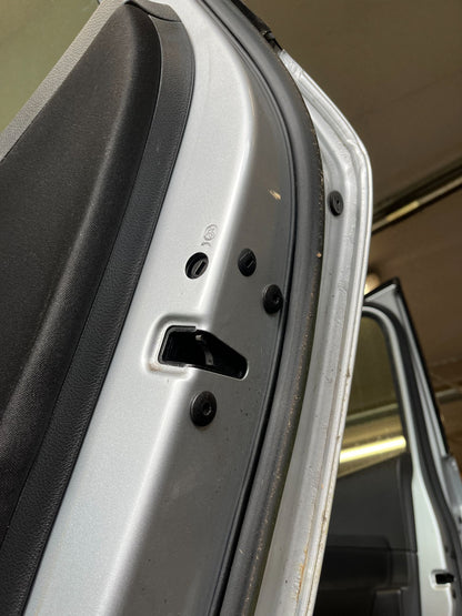 VW Passat 3C Bagdør H Med OEM Nr. 3C9833056D Fra VW Ophugger