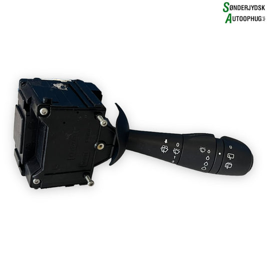 Renault Clio 4 Kontakt Visker Med OEM Nr. 8201168013 Fra Renault Ophugger