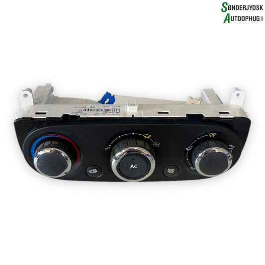 Renault Clio 4 Varmeregulering Med OEM Nr. 275102750R Fra Renault Ophugger