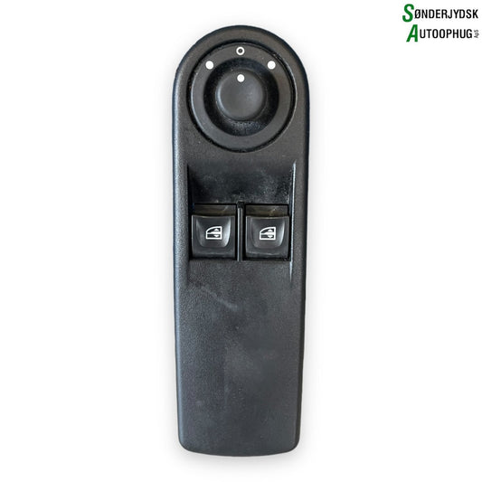 Renault Clio 4 Kontakt Rudehejs Med OEM Nr. 809611667R Fra Renault Ophugger