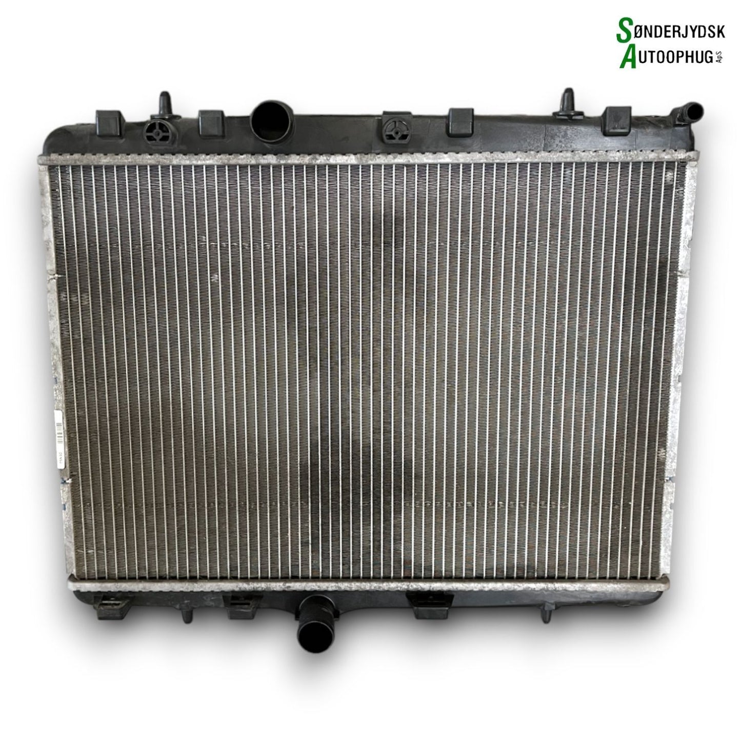 Peugeot 208 Køler Med OEM Nr. 1330P9 Fra Peugeot Ophugger