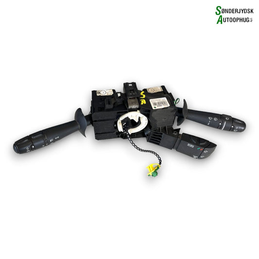 Renault Twingo 2 Kontakt Combi Med OEM Nr. 8200515826 Fra Renault Ophugger