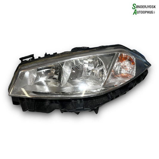 Renault Megane 2 Forlygte Med OEM Nr. 8200073220J Fra Renault Ophugger