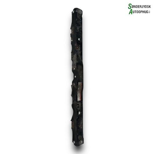 Suzuki Splash Låseplade Med OEM Nr. 5824151K00 Fra Suzuki Ophugger