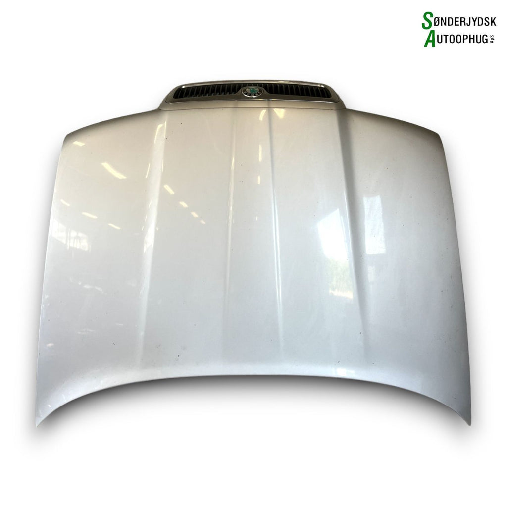 Skoda Octavia Fronthjelm Med OEM Nr. 1U0823031D Fra Skoda Ophugger