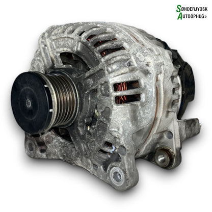 VW Polo 6R Generator Med OEM Nr. 03F903023D Fra VW Ophugger