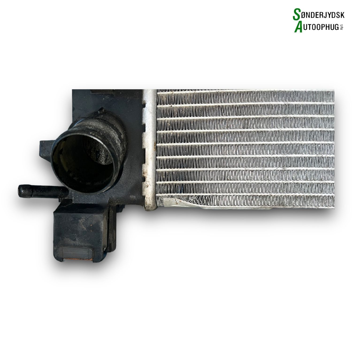 Renault Clio 4 Køler Med OEM Nr. 214100078R Fra Renault Ophugger