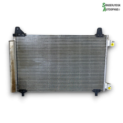 Peugeot 208 Køler Aircond Med OEM Nr. 9825371480 Fra Peugeot Ophugger