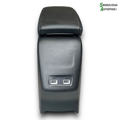 Peugeot 208 Armlæn Med OEM Nr. 9823154280 Fra Peugeot Ophugger