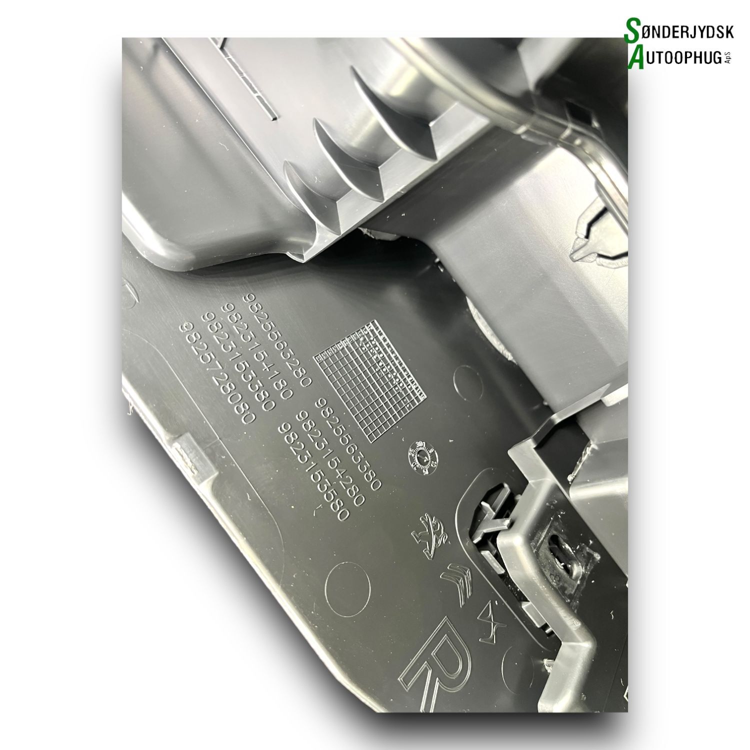 Peugeot 208 Armlæn Med OEM Nr. 98005128ZD Fra Peugeot Ophugger