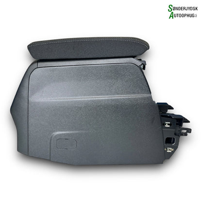 Peugeot 208 Armlæn Med OEM Nr. 98268117ZD Fra Peugeot Ophugger