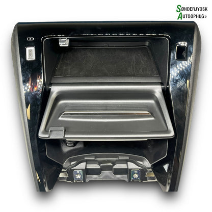 Peugeot 208 Midterkonsol Med OEM Nr. 9830140380 Fra Peugeot Ophugger