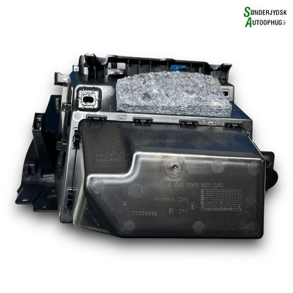 Peugeot 208 Handskerum Med OEM Nr. 9823446680 Fra Peugeot Ophugger