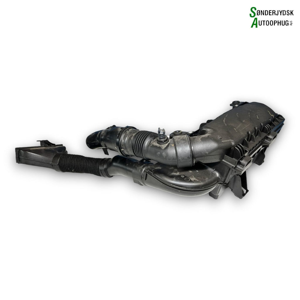 Peugeot 208 Luftfilterkasse  Med OEM Nr. 9833418380 Fra Peugeot Ophugger