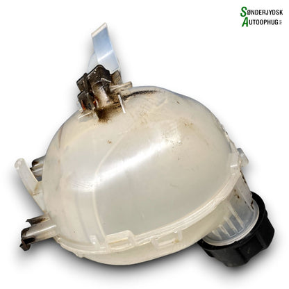 Peugeot 208 Ekspansionsbehold Med OEM Nr. 9824316180 Fra Peugeot Ophugger