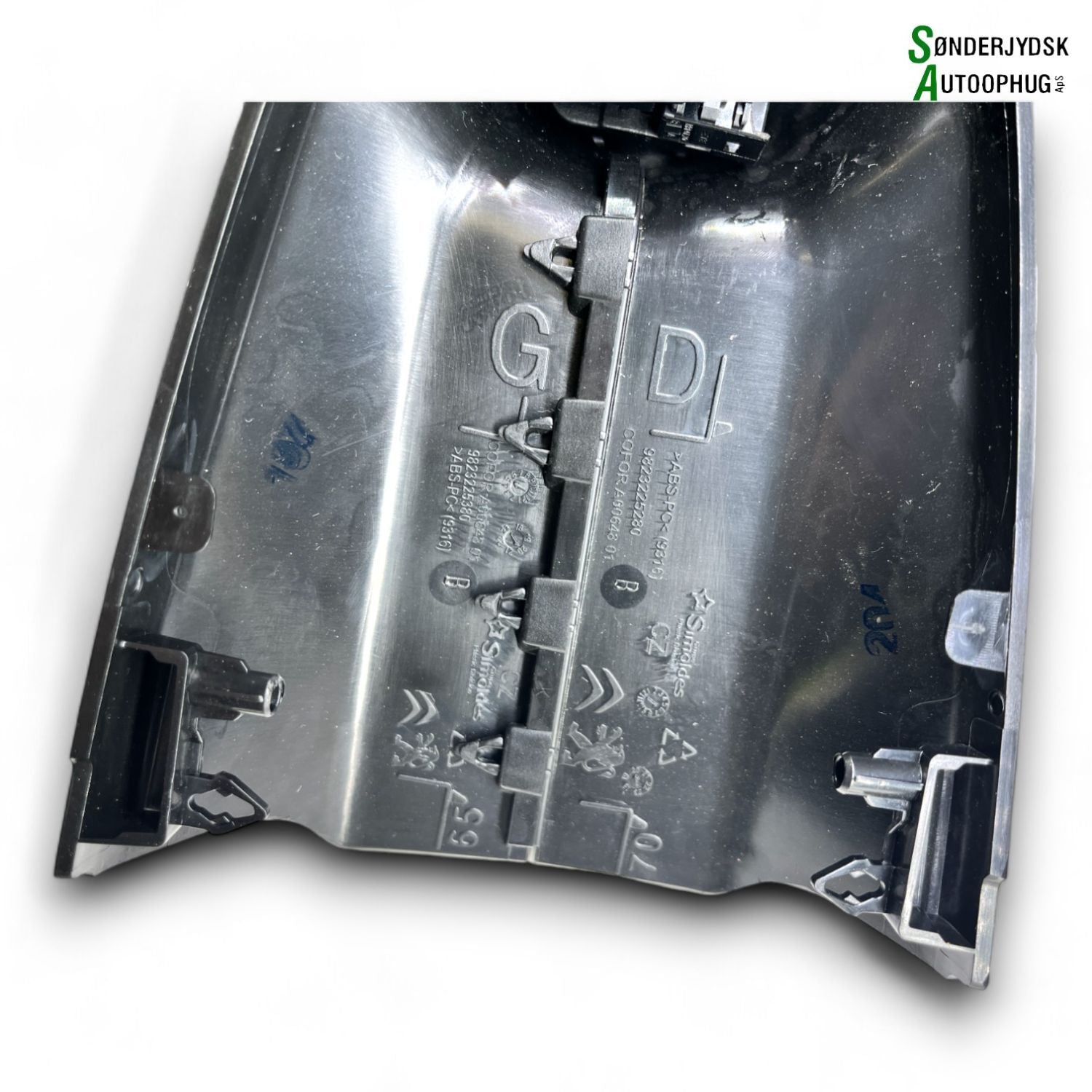 Peugeot 208 Bakspejl Indvend Med OEM Nr. 9823225280 Fra Peugeot Ophugger