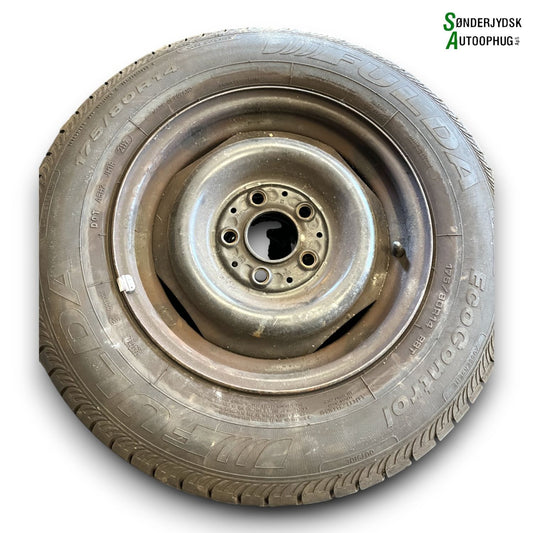 Mercedes 200 - W123 Fælge M/Sommerdæk Med OEM Nr. 5½X14 Fra Mercedes Ophugger