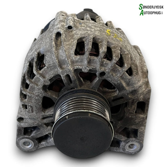 Renault Clio 4 Generator Med OEM Nr. 231007281A Fra Renault Ophugger
