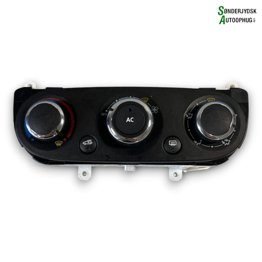 Renault Clio 4 Varmeregulering Med OEM Nr. T1019676Z Fra Renault Ophugger