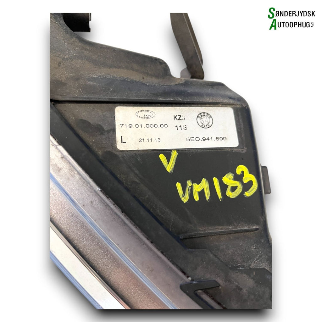 Skoda Octavia Tågelygte For Med OEM Nr. 5E0941701D Fra Skoda Ophugger