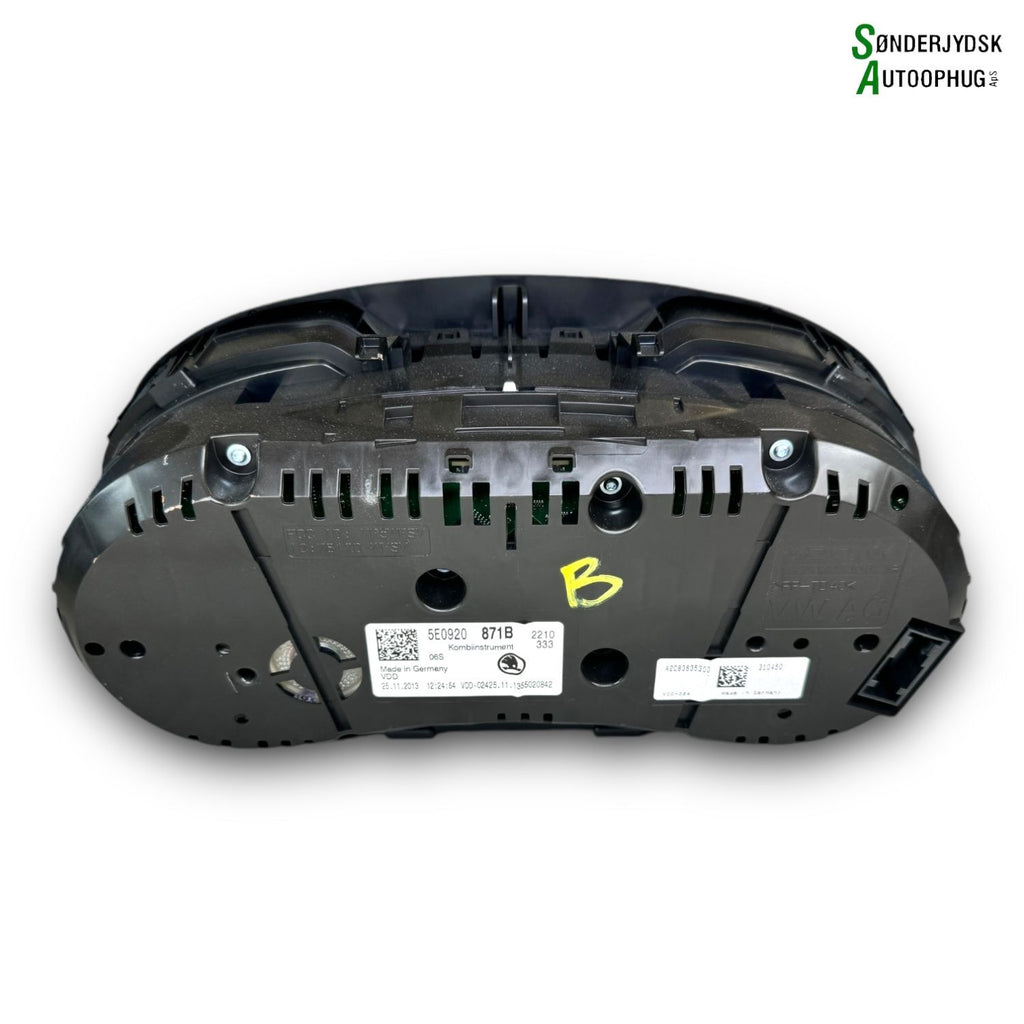 Skoda Octavia Speedometer - Instrument Med OEM Nr. 5E0920871B Fra Skoda Ophugger