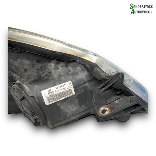 Opel Corsa D Forlygte Med OEM Nr. 13186381 Fra Opel Ophugger