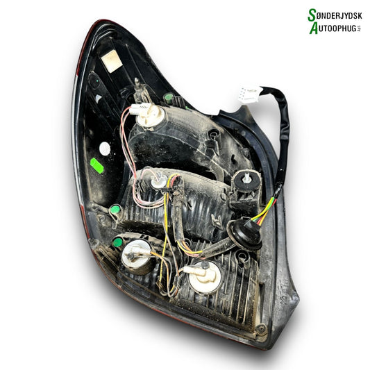 Peugeot 108 Baglygte Med OEM Nr. B000864480 Fra Peugeot Ophugger