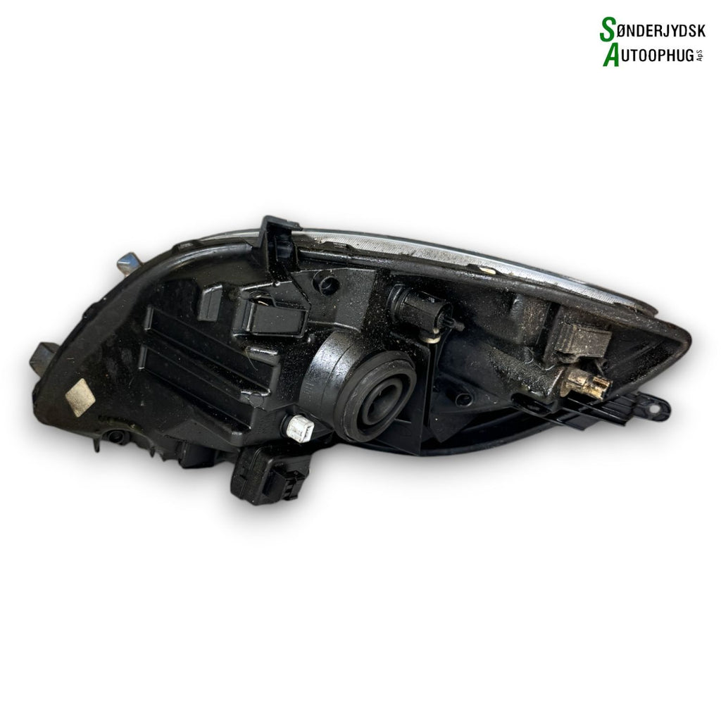 Toyota Yaris Forlygte Med OEM Nr. 811300D120 Fra Toyota Ophugger