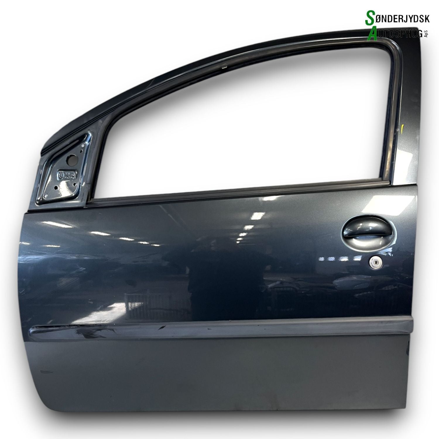 Peugeot 107 Fordør V Med OEM Nr. 9002W6 Fra Peugeot Ophugger