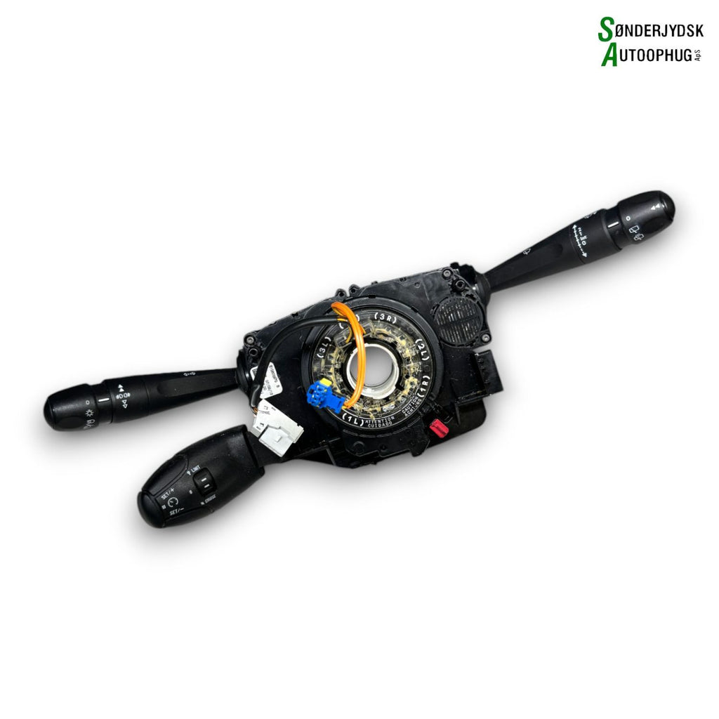 Peugeot 208 Kontakt Combi Med OEM Nr. 98030390ZD00 Fra Peugeot Ophugger