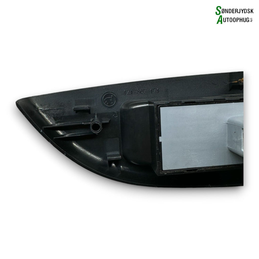 Skoda Octavia Kontakt Rudehejs Med OEM Nr. 1Z1867171 Fra Skoda Ophugger