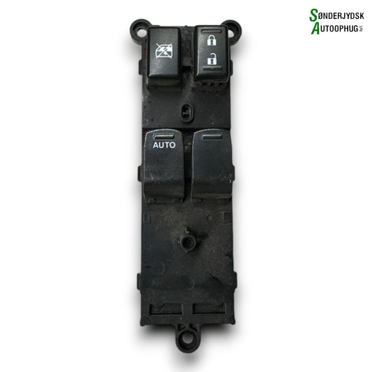 Suzuki Swift Kontakt Rudehejs Med OEM Nr. 3799068L00 Fra Suzuki Ophugger