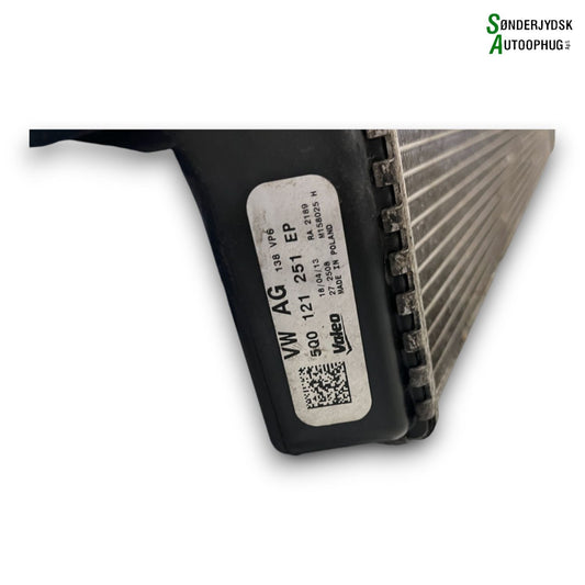 VW Golf 7 AU Køler Med OEM Nr. 5Q0121251GN Fra VW Ophugger