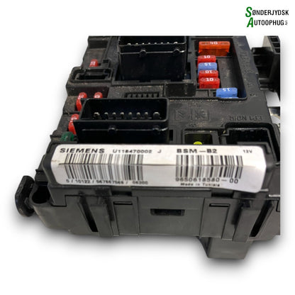 Peugeot Partner Sikringsboks Med OEM Nr. 9650618580 Fra Peugeot Ophugger
