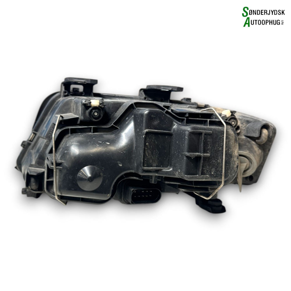 Audi A6 Forlygte Med OEM Nr. 4B0941004BJ Fra Audi Ophugger