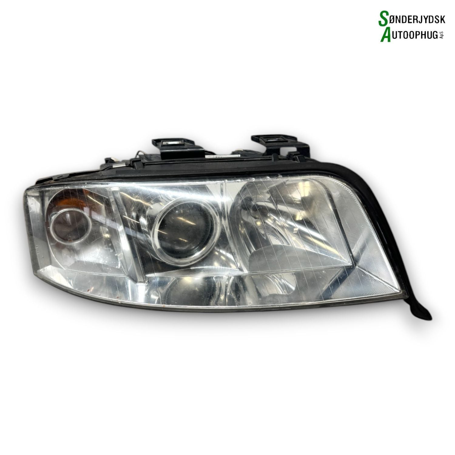 Audi A6 4B Forlygte Med OEM Nr. 4B0941004BJ Fra Audi Ophugger