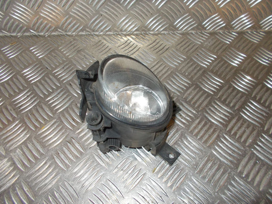 Audi A4 8E/8H Tågelygte For Med OEM Nr. 8E0941699C Fra Audi Ophugger