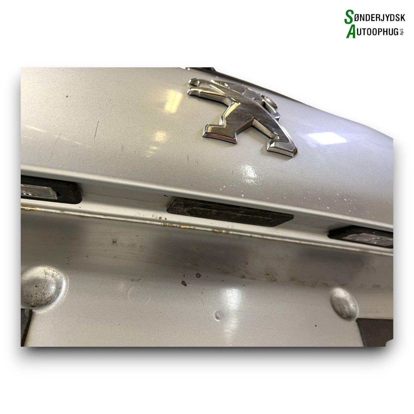 Peugeot 208 Bagklap Med OEM Nr. 9672664480	 Fra Peugeot Ophugger