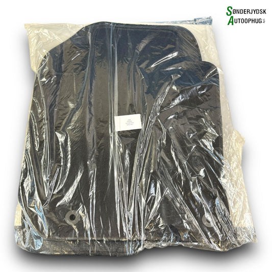 Hyundai Kona Bundmåtte Med OEM Nr. Ophugger Fra Hyundai Ophugger