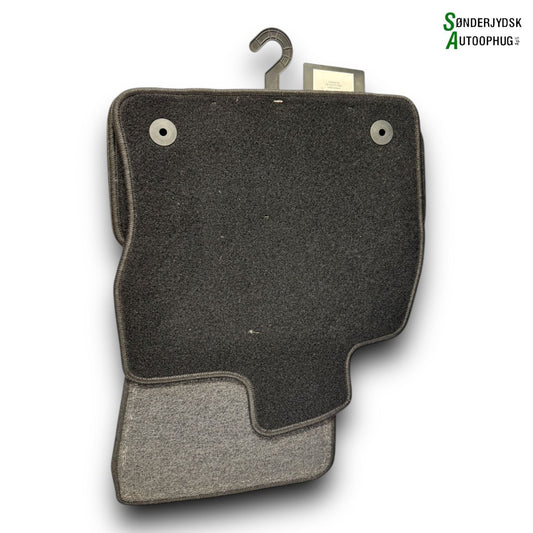 VW Golf 8 AU Bundmåtte Med OEM Nr. Ophugger Fra VW Ophugger