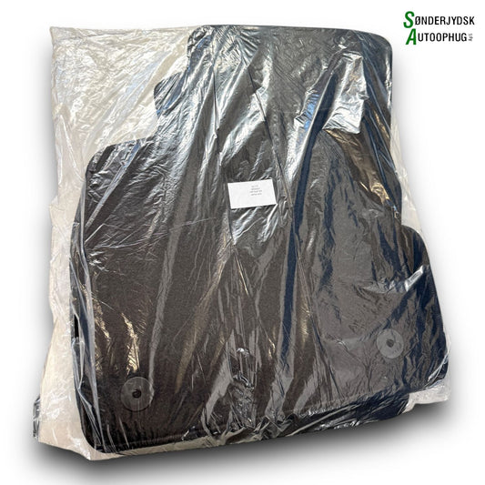 VW Golf 8 AU Bundmåtte Med OEM Nr. Ophugger Fra VW Ophugger