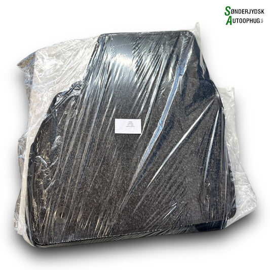 VW Taigo Bundmåtte Med OEM Nr. Ophugger Fra VW Ophugger