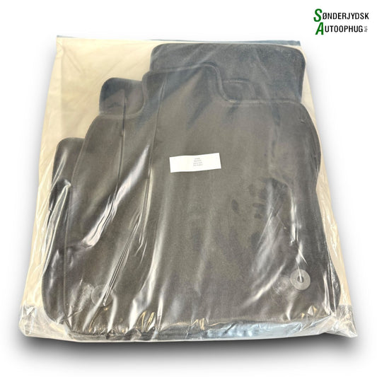 VW Arteon Bundmåtte Med OEM Nr. Ophugger Fra VW Ophugger