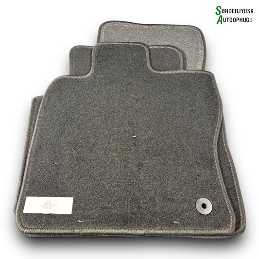 Skoda Superb B8 Bundmåtte Med OEM Nr. Ophugger Fra Skoda Ophugger